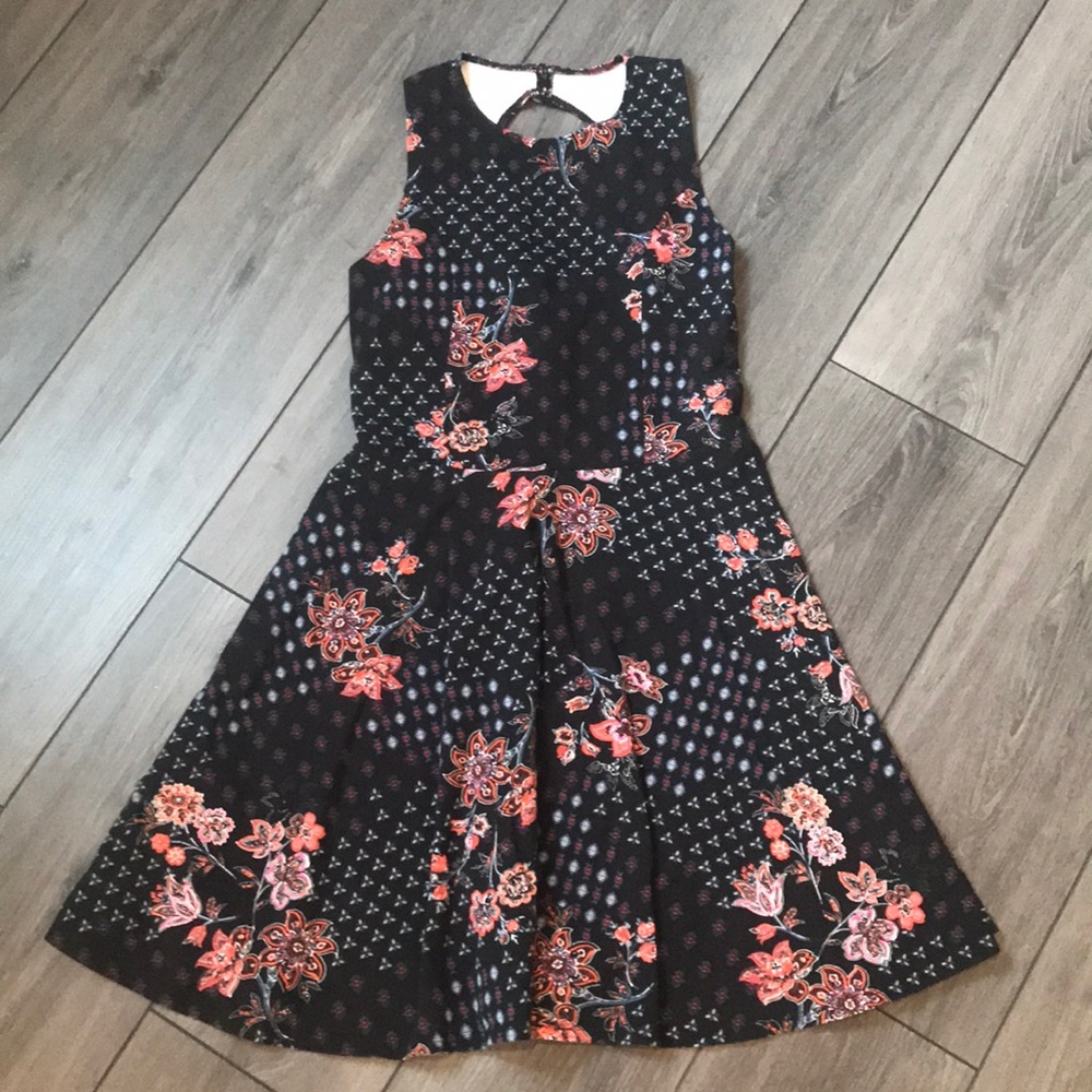 Hollister sundress with keyhole back - size Med